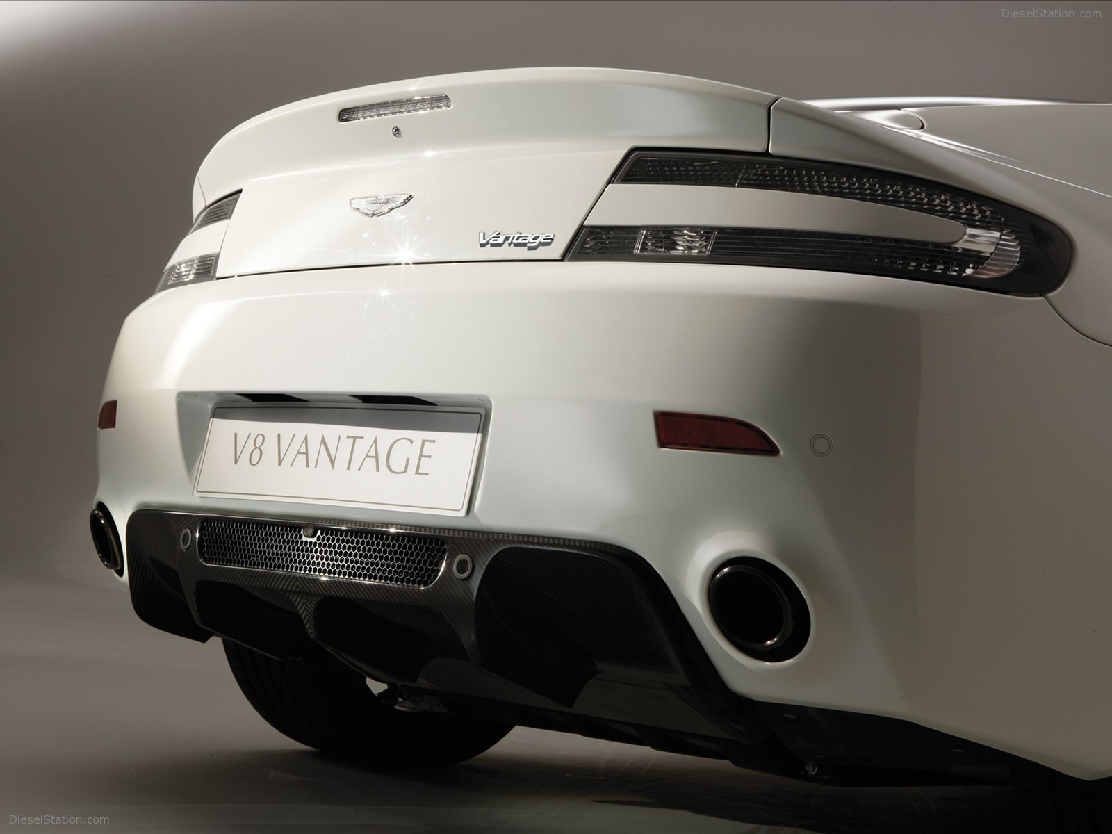 Aston Martin V8 Vantage N420 2011